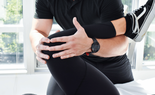 Physiotherapist performing a knee assessment on a patient in a Vancouver clinic to diagnose Runner’s Knee.